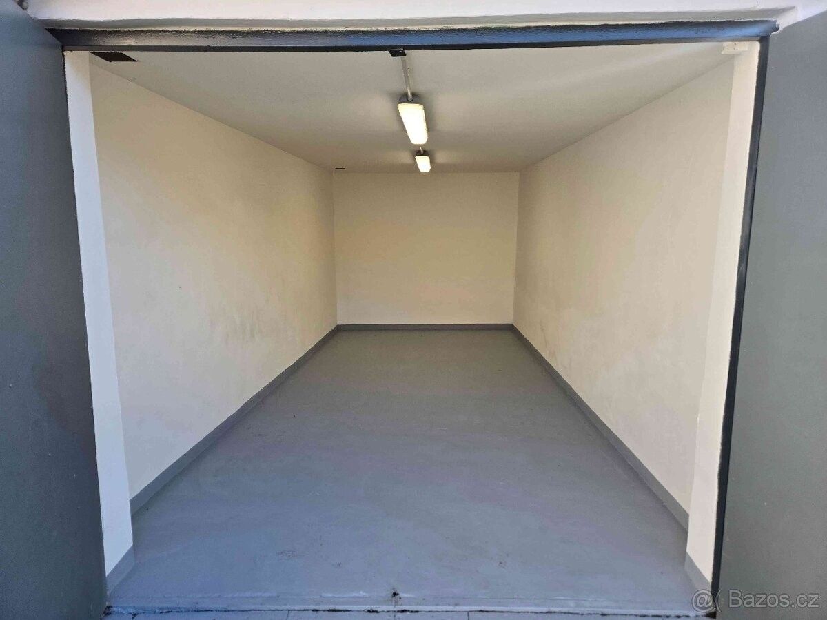 Garáže, Ostrava, 709 00