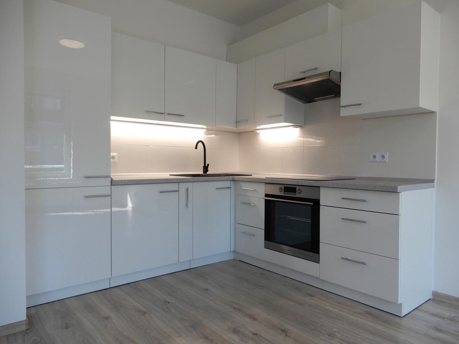 2+kk, Maredova, Tábor, 58 m² - 1