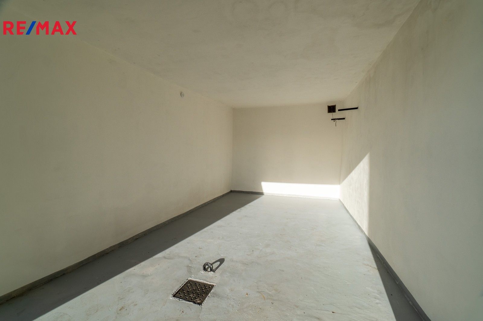 Prodej garáž - Železnobrodská, Praha, 18 m²