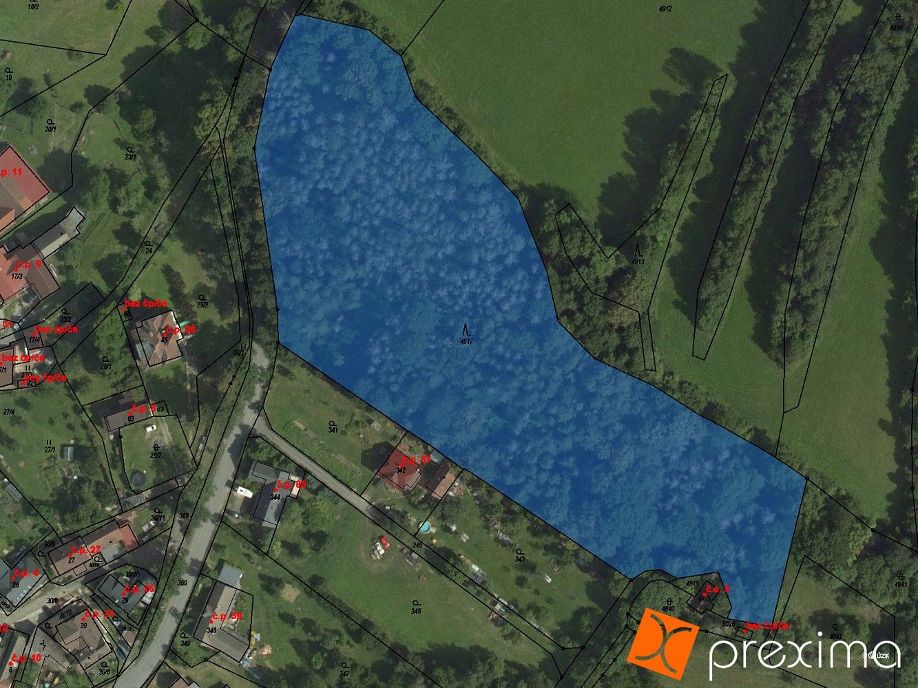 Les, 943 m²