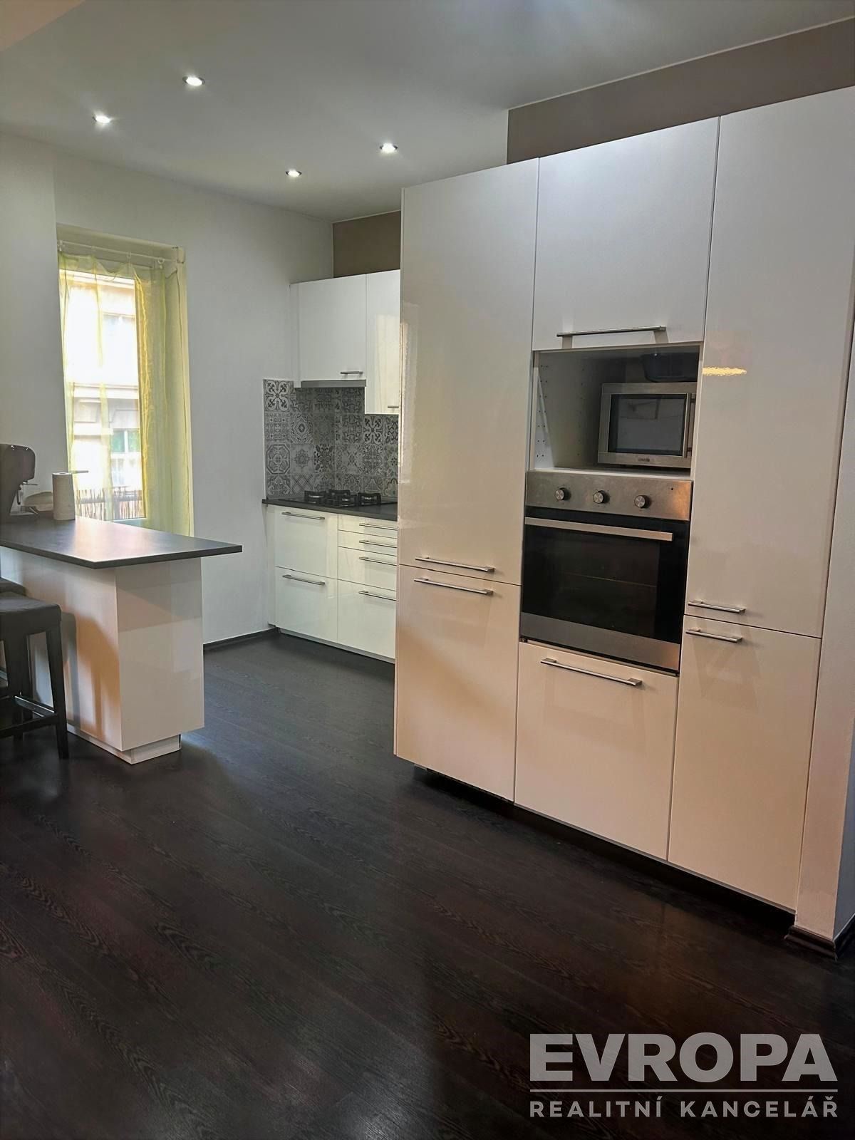 3+kk, Národní obrany, Praha, 50 m²