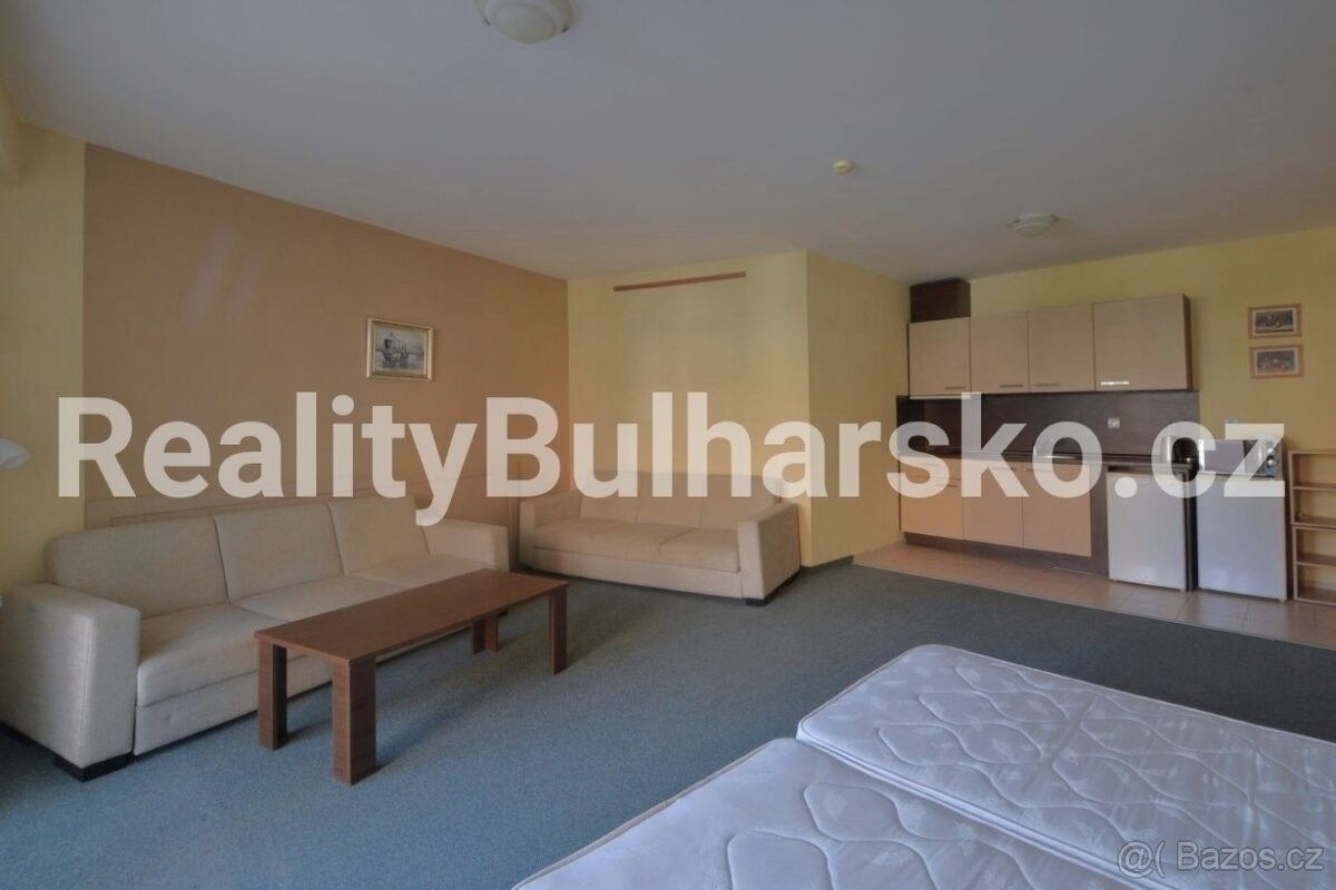 Byty, 987 66, Zahraničí