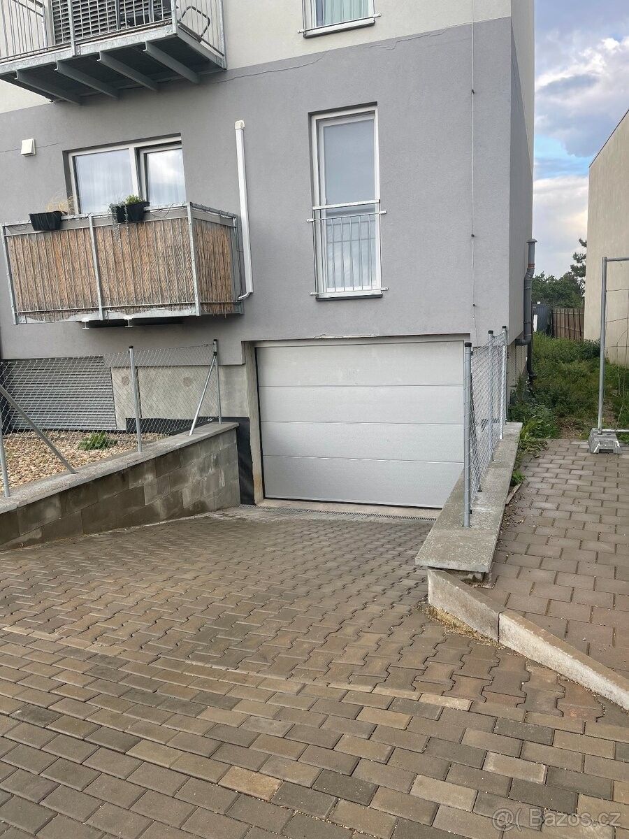 Garáže, Brno, 602 00