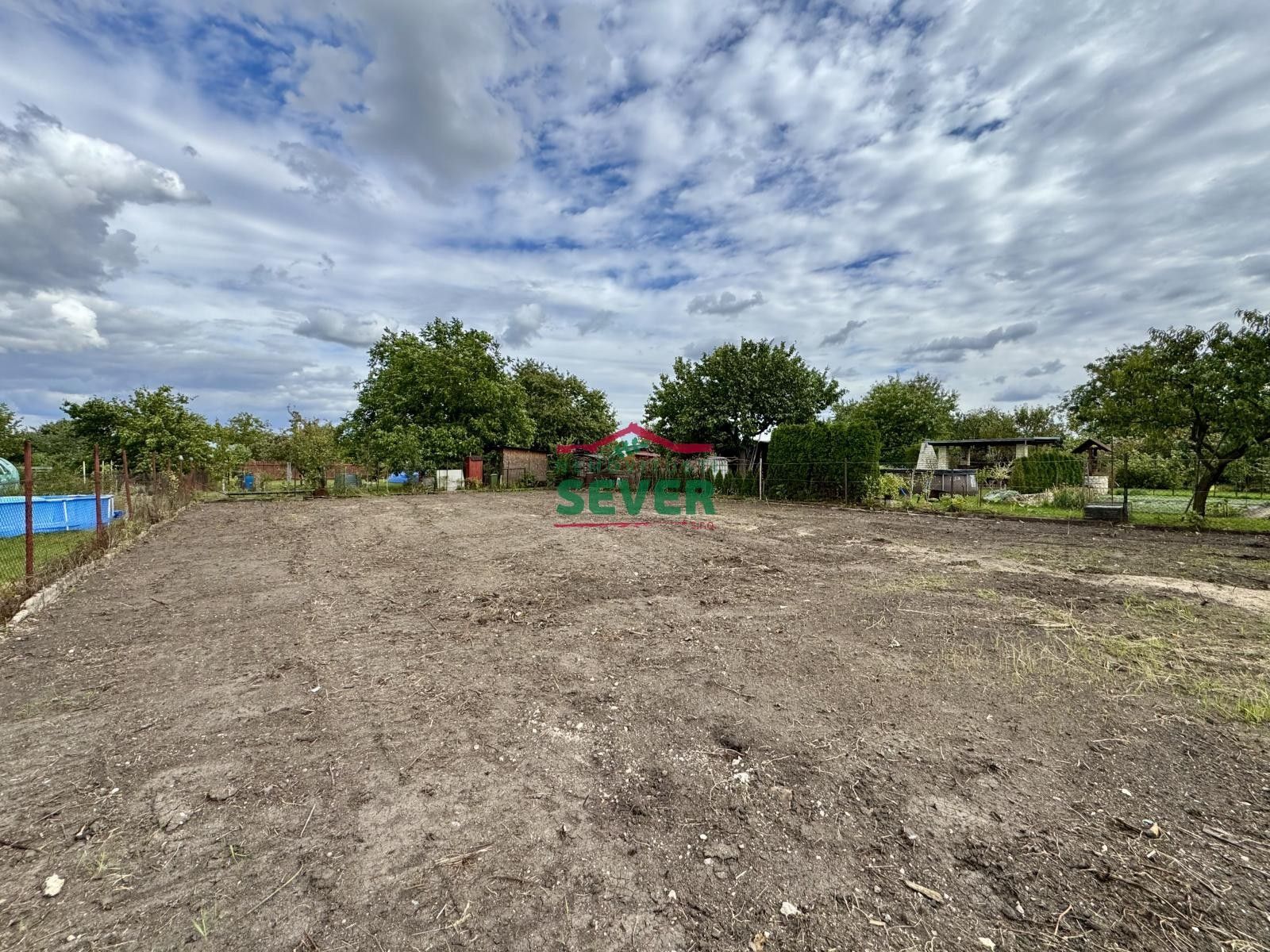 Zahrady, Louny, 475 m²