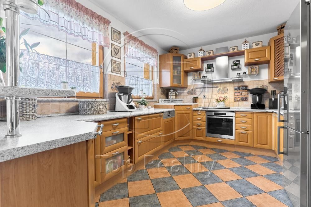 Prodej rodinný dům - Kfely, Ostrov, 210 m²