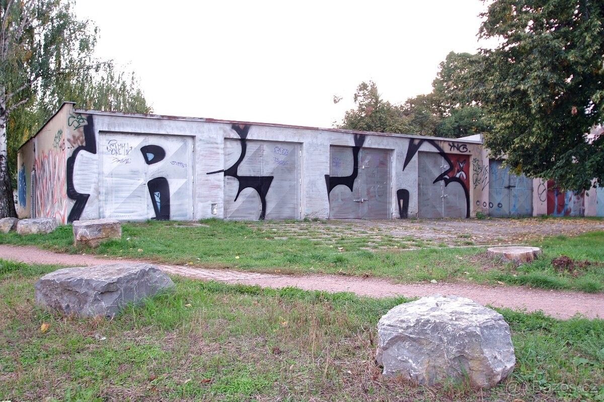 Garáže, Brno, 639 00