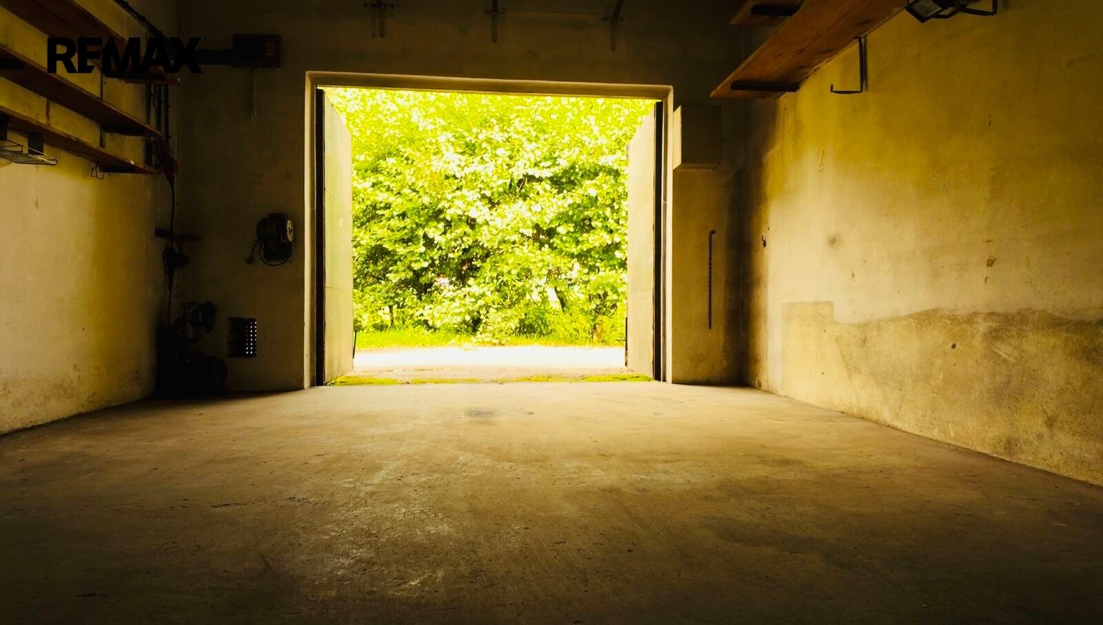 Garáže, Zlatá Olešnice, 31 m² - 2