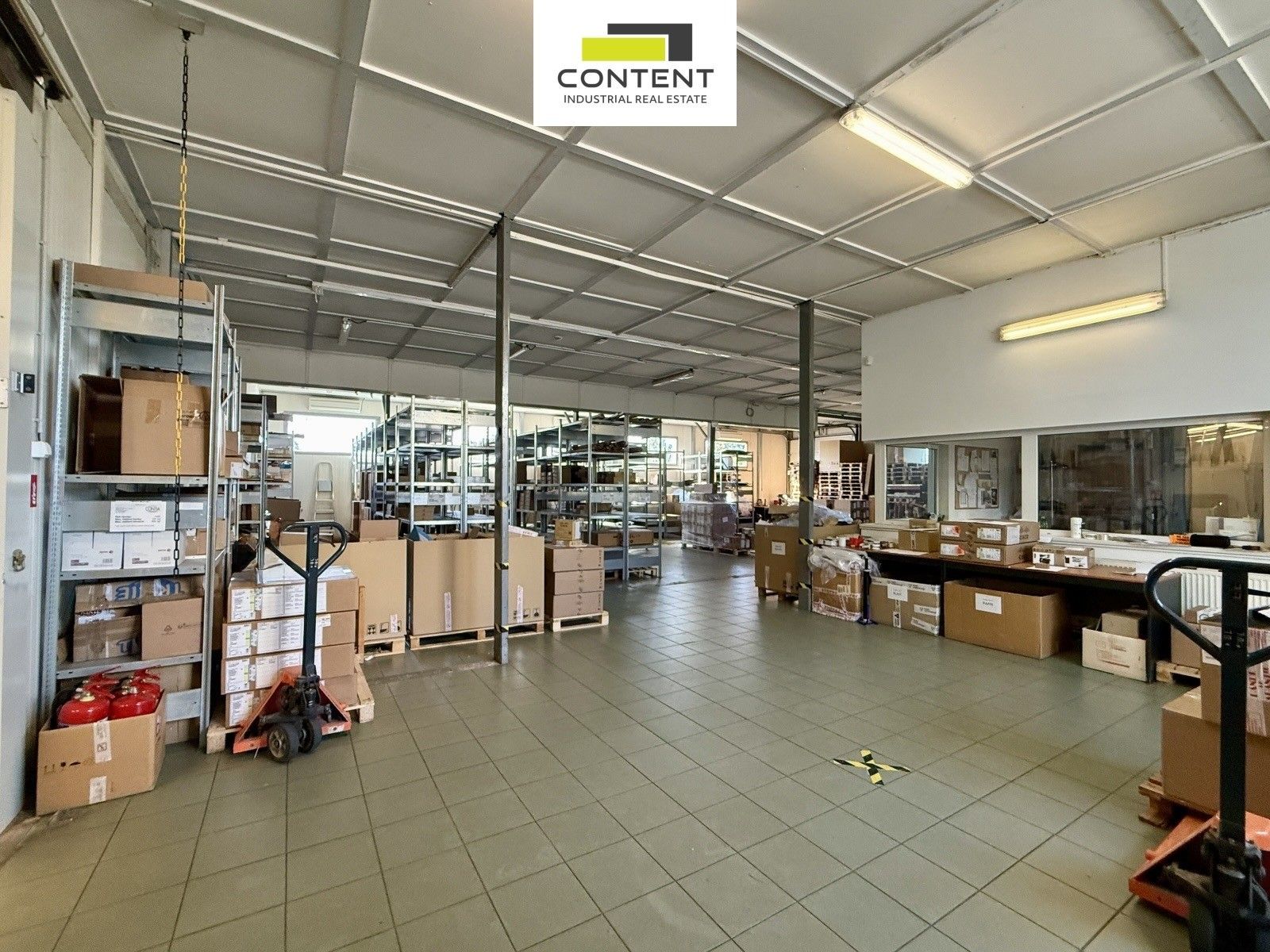 Pronájem sklad - U továren, Praha, 450 m²