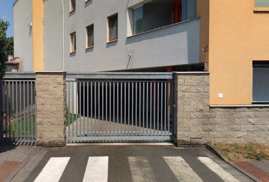 Garáže, Hradec Králové, 500 03