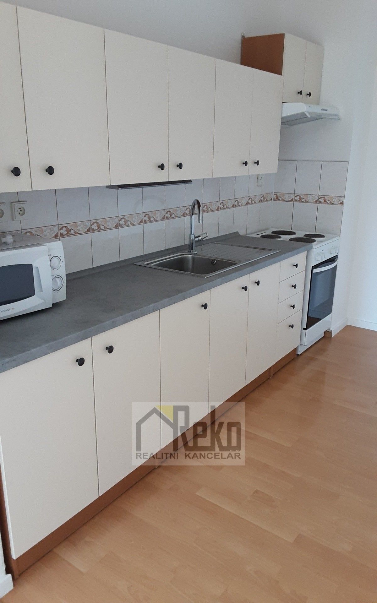 Pronájem byt 2+kk - K Sídlišti, Tmaň, 66 m²