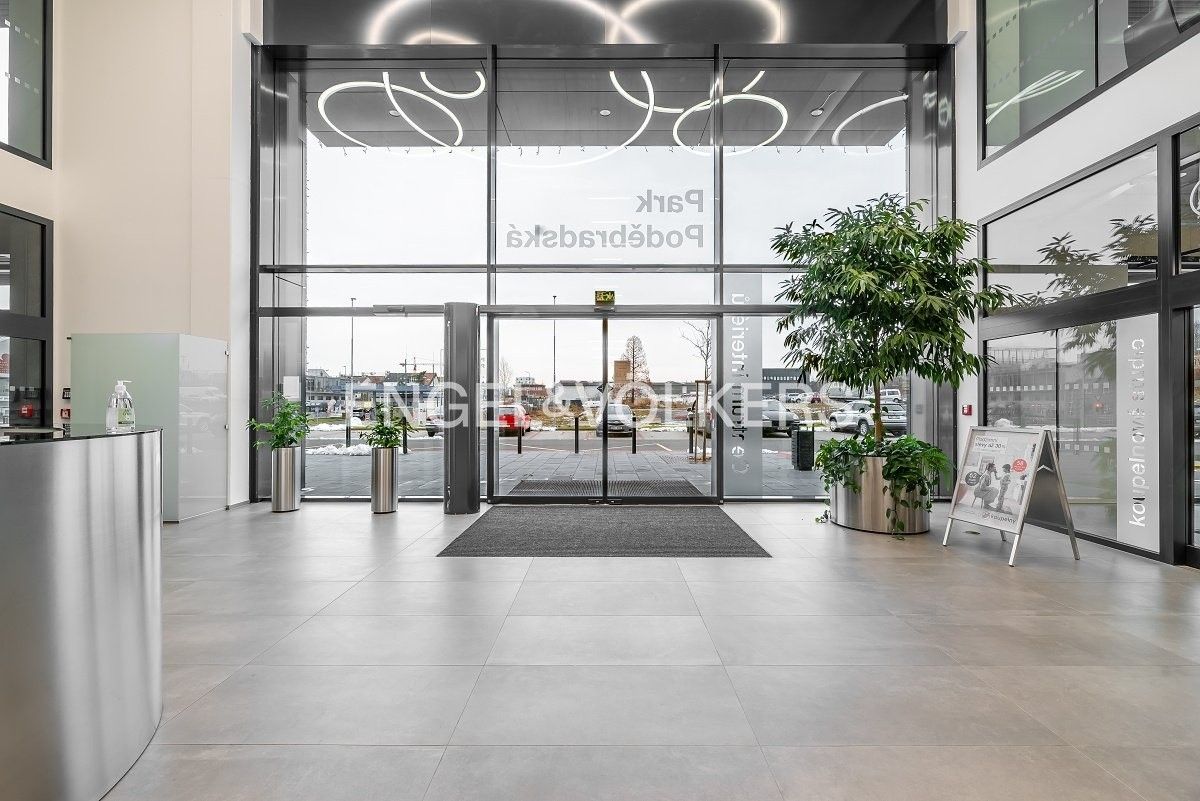 Pronájem kancelář - Poděbradská, Praha, 200 m²