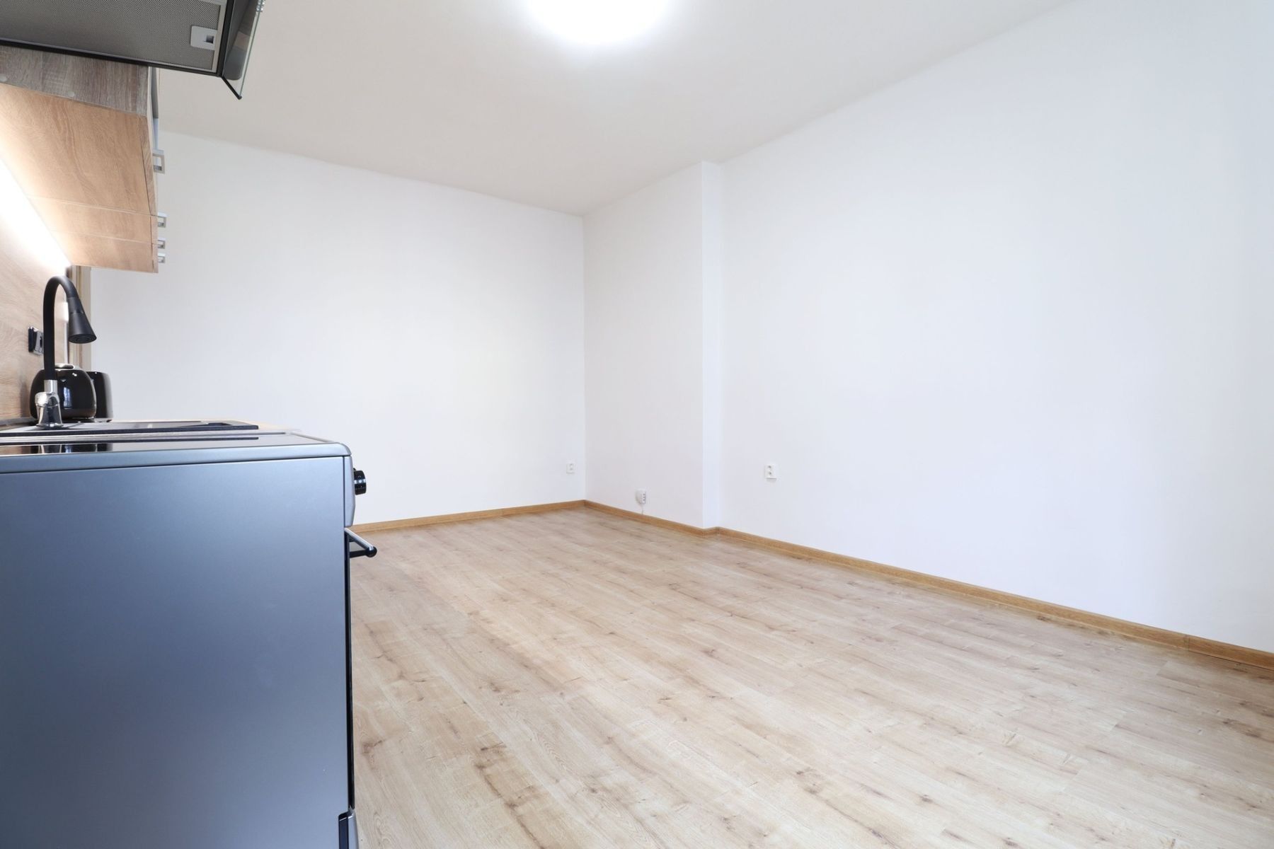 Pronájem byt 1+kk - Poděbradská, Praha - Hloubětín, 22 m² - 5
