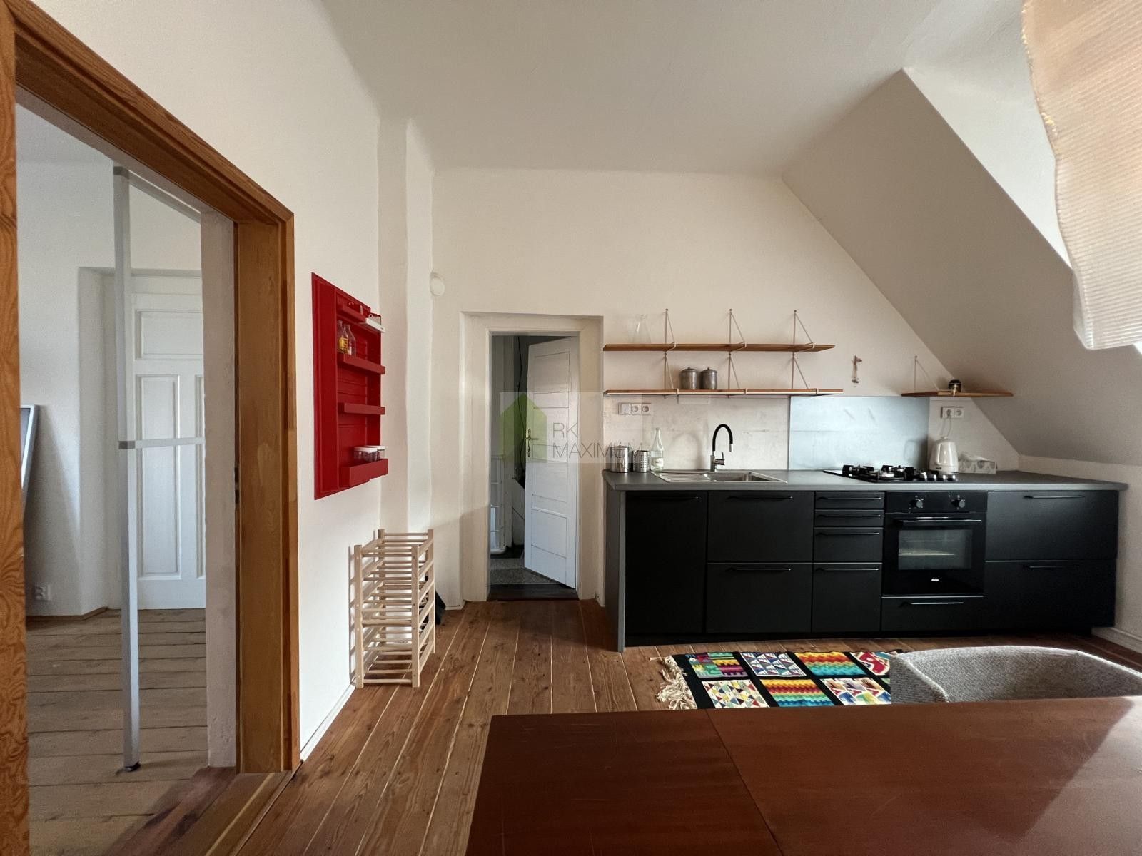 Pronájem byt 2+kk - Kosatcová, Praha, 55 m²