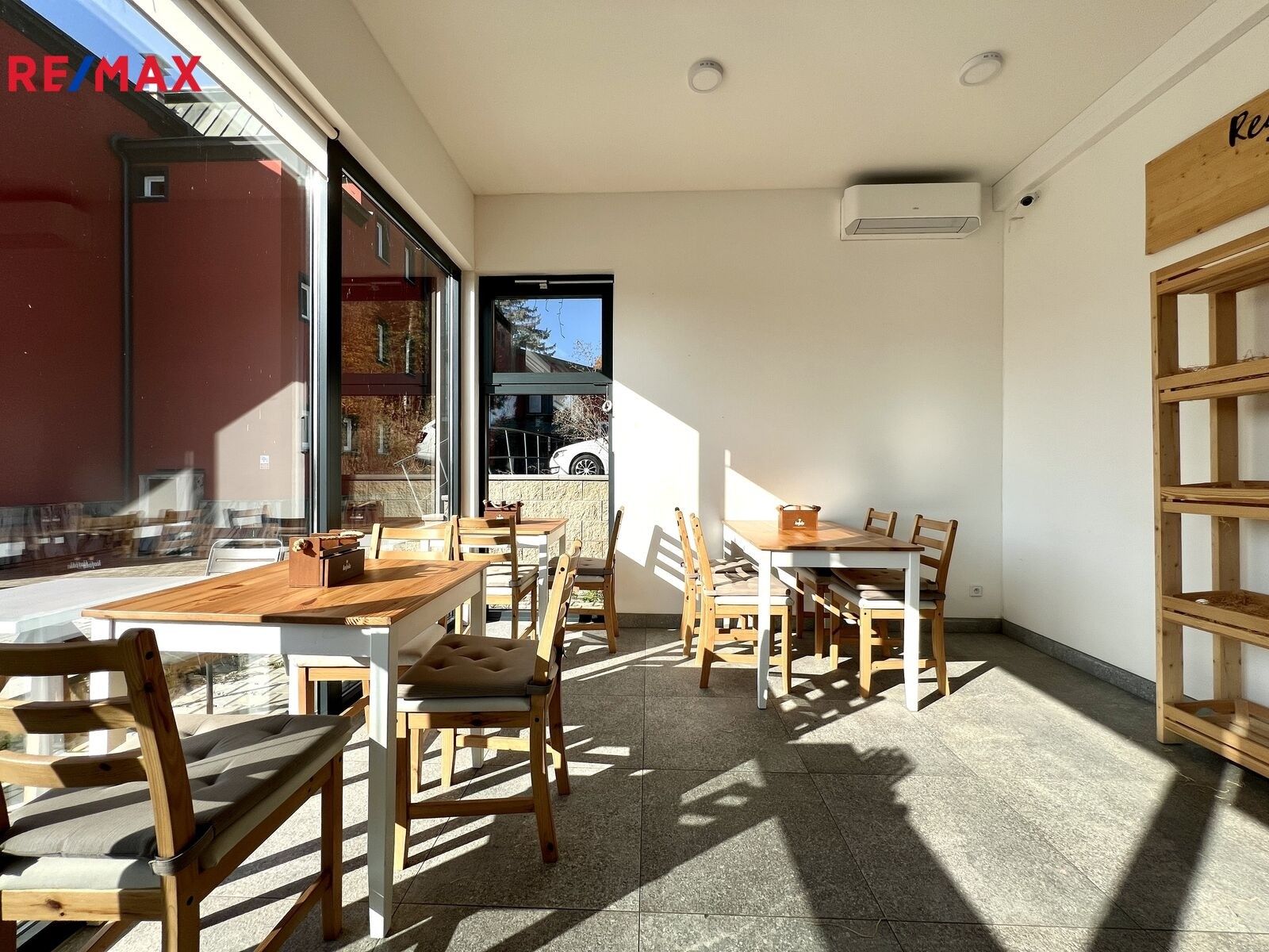 Pronájem komerční - Ostrov, 38 m²