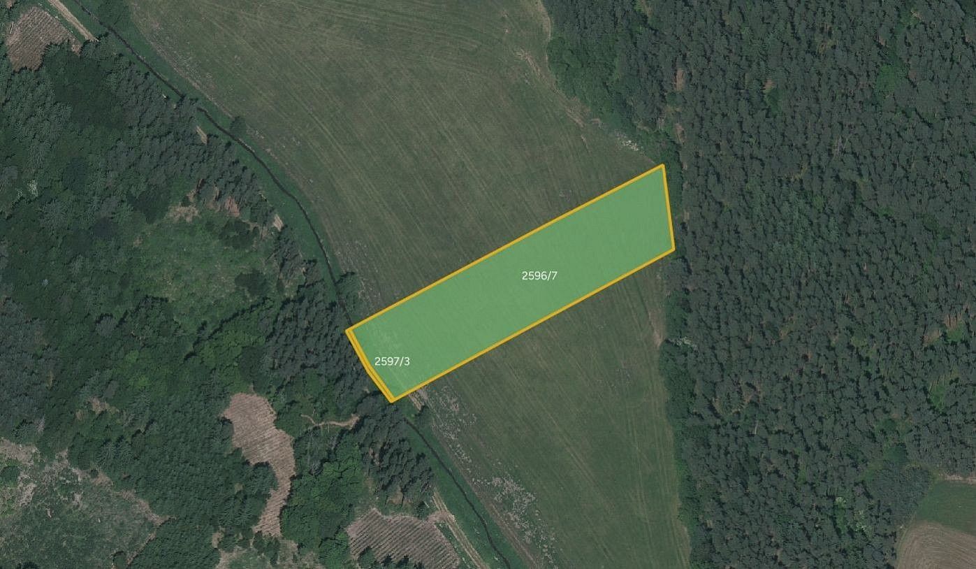 Louka, 7 418 m²