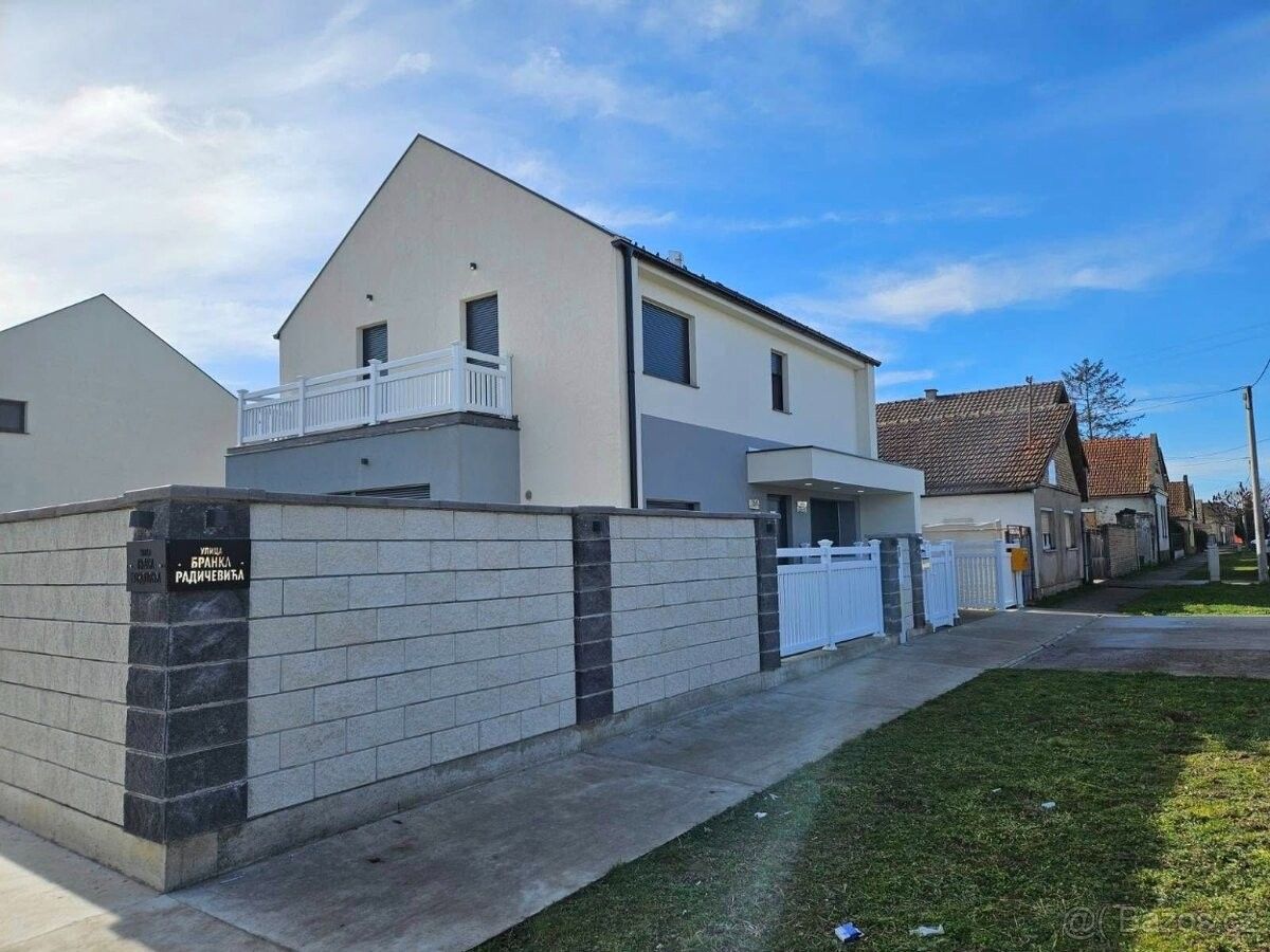 Rodinné domy, 987 66, Zahraničí