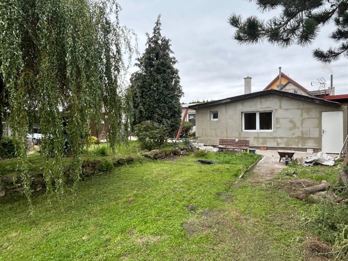 Rodinné domy, Kostelec nad Labem, 277 13