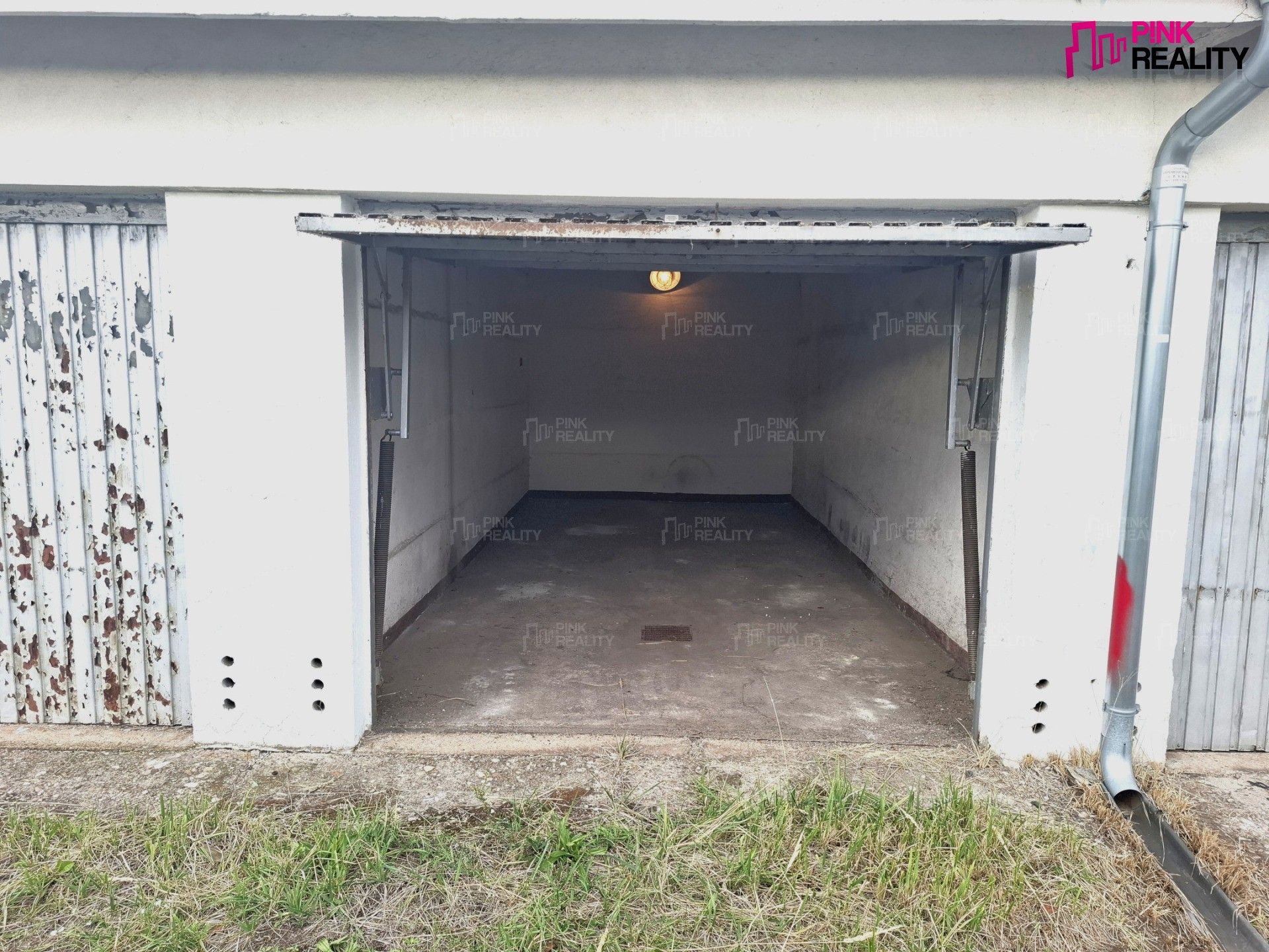 Prodej garáž - U Mostku, Hradec Králové, 16 m² - 2