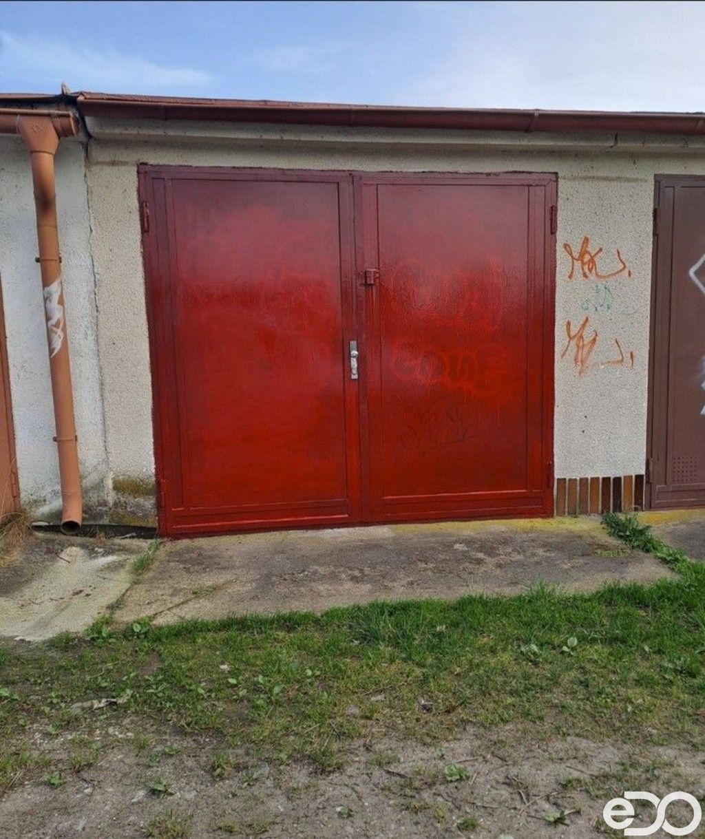 Prodej garáž - Čajkovského, Hradec Králové, 16 m²