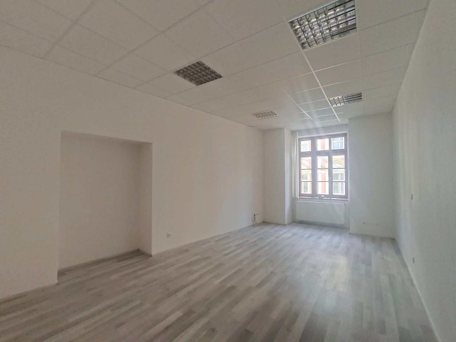 Kanceláře, Hlavní třída, Šumperk, 71 m² - 1