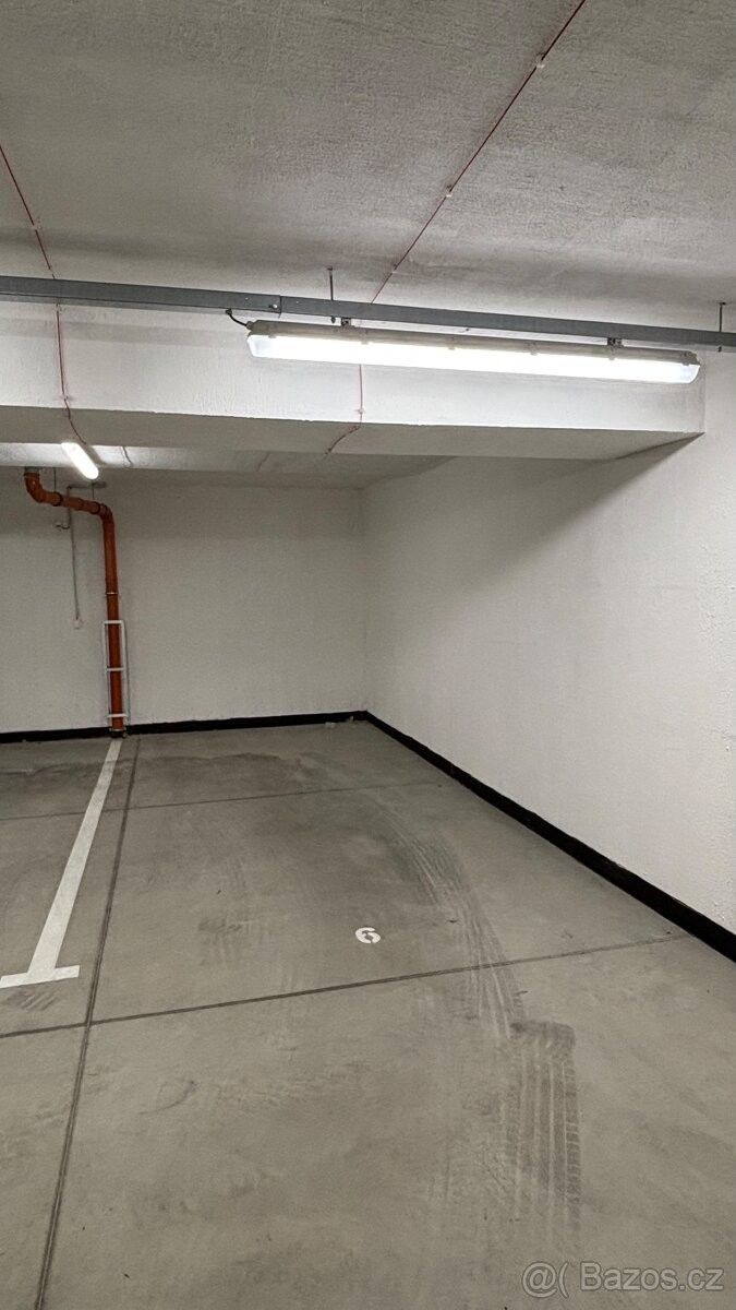 Garáže, Brno, 641 00