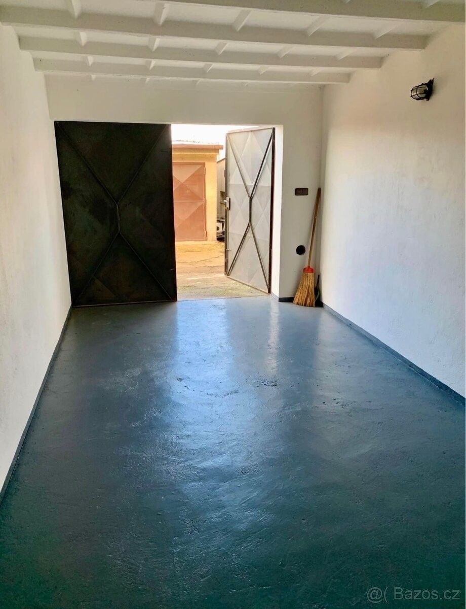 Garáže, Plzeň, 312 00