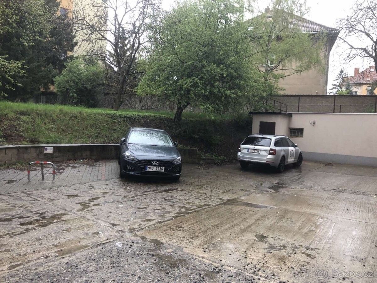 Garáže, Praha, 100 00