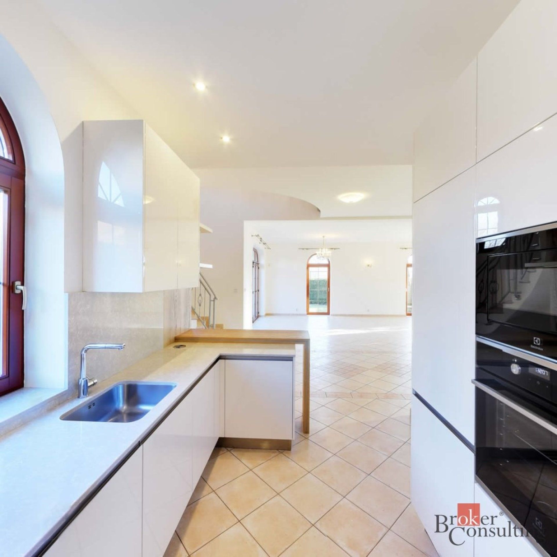 Vila · 243 m² · Nebušická, Praha - 3