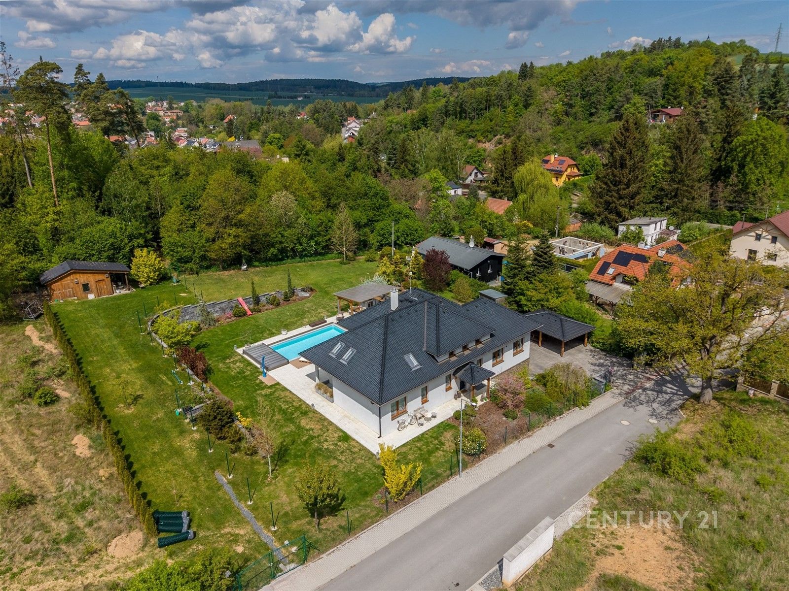 Prodej rodinný dům - U Koupaliště 357, Družec, 340 m² - 2