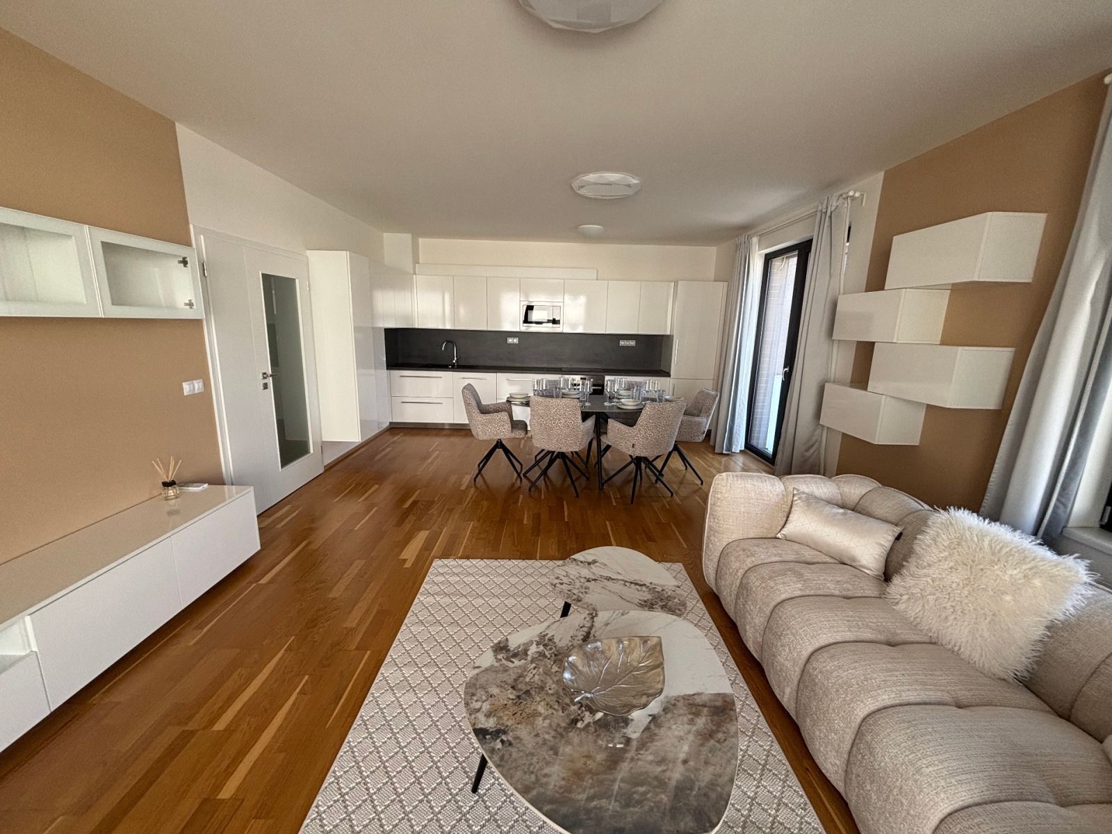 3+kk, Nekvasilova, Praha - Karlín, 86 m² - 1