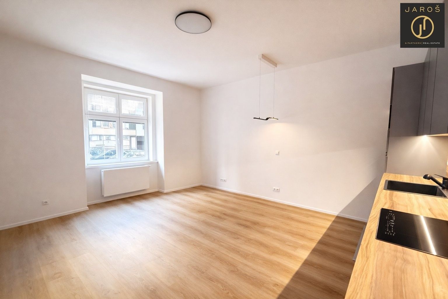 Pronájem byt 2+kk - Pod pramenem, Praha, 49 m²