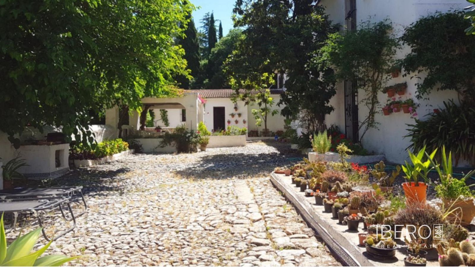Rodinný dům, 592 m²