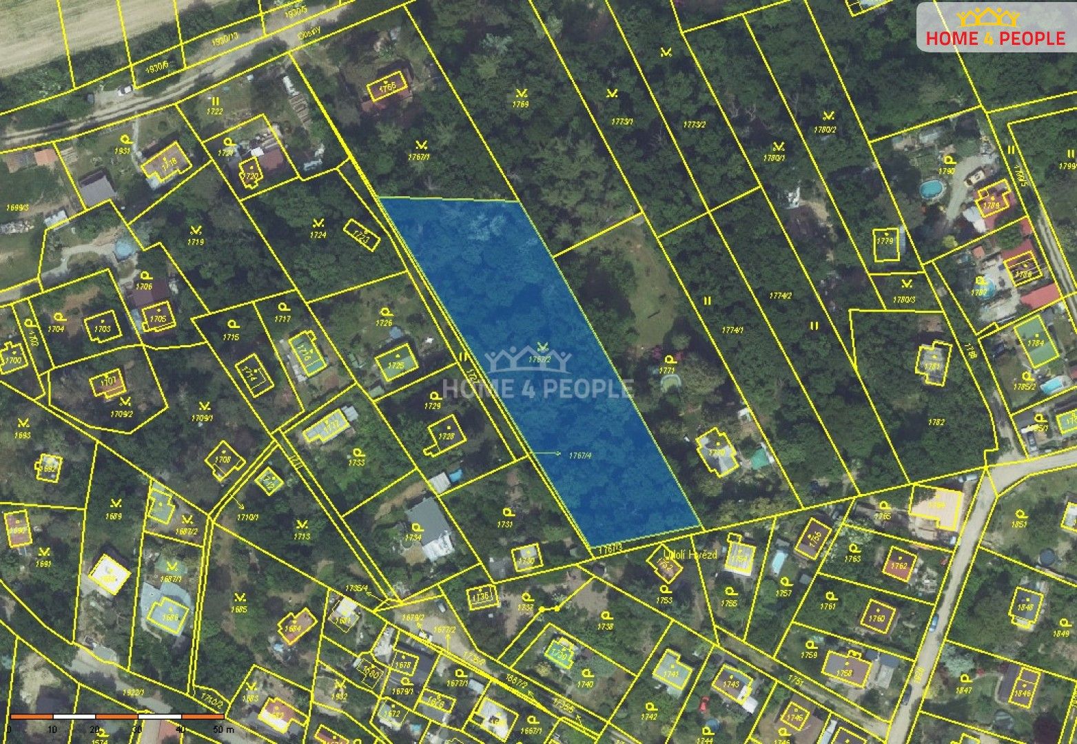 Zahrady, Lipence, Praha, 2 442 m²