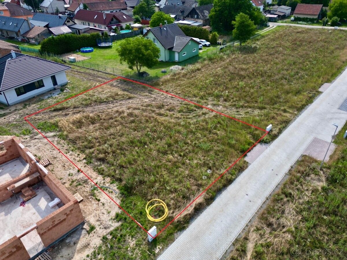 Prodej pozemek pro bydlení - Straky, 289 25