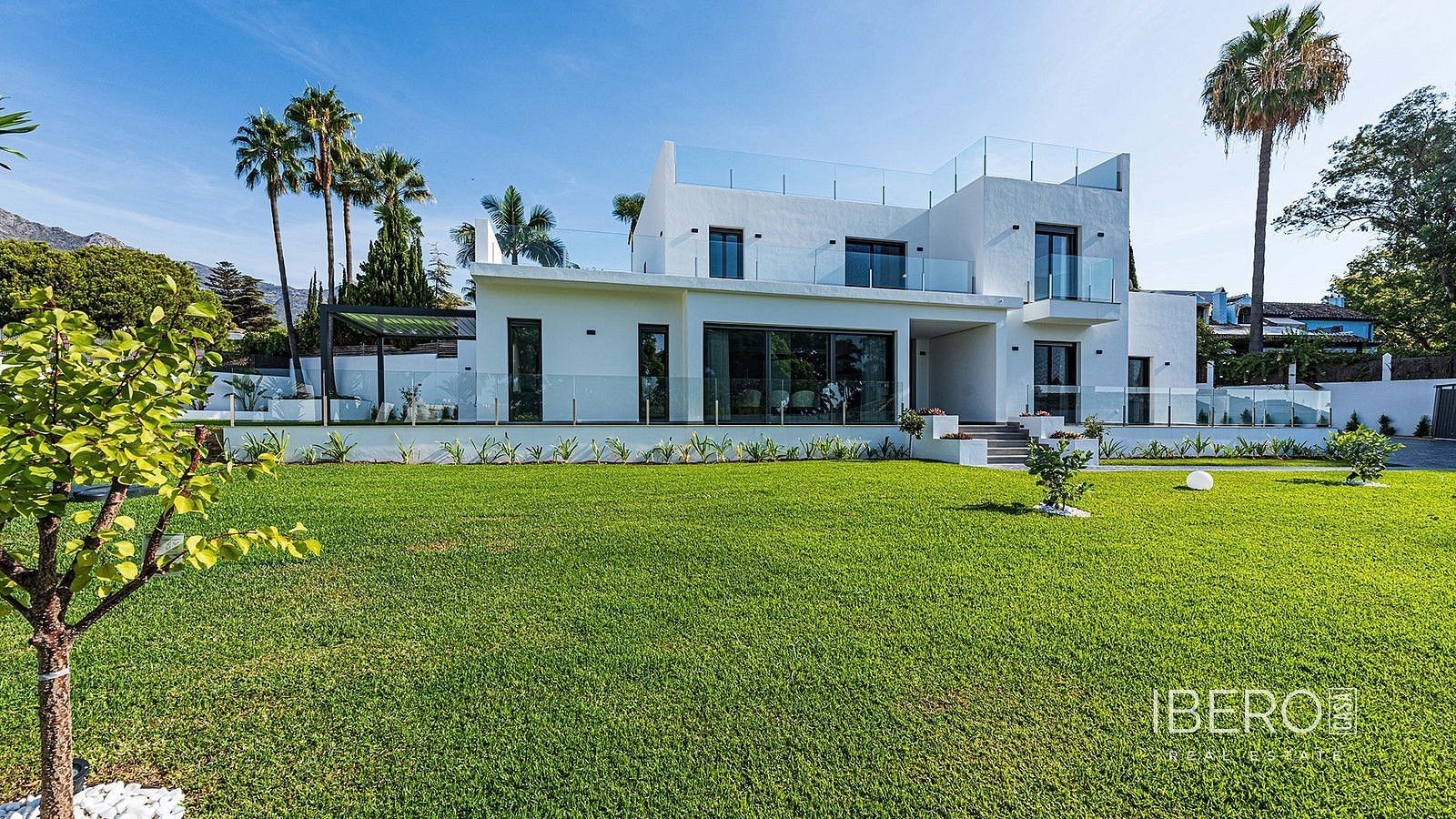 Rodinné domy, Marbella, Španělsko, 420 m² - 1
