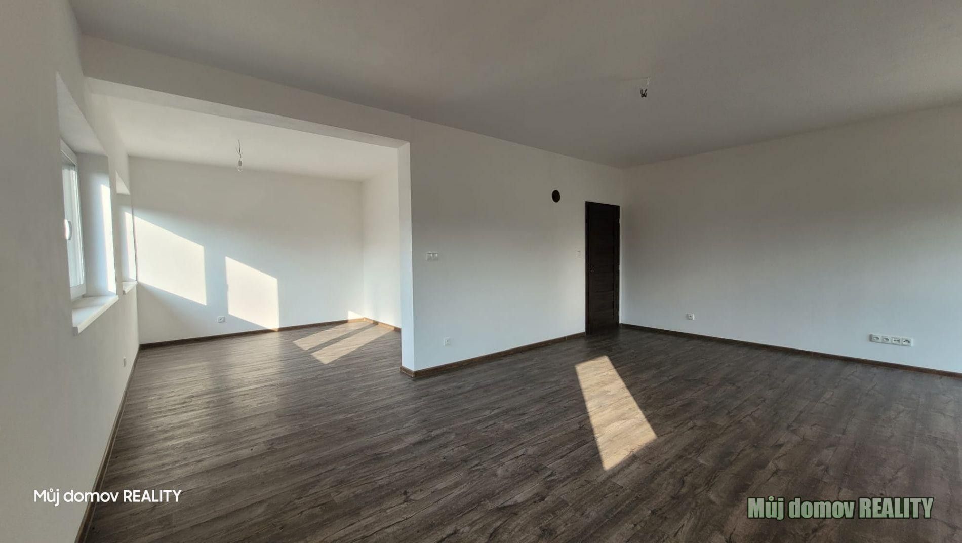 Prodej rodinný dům - Náves, Bašť, 260 m²