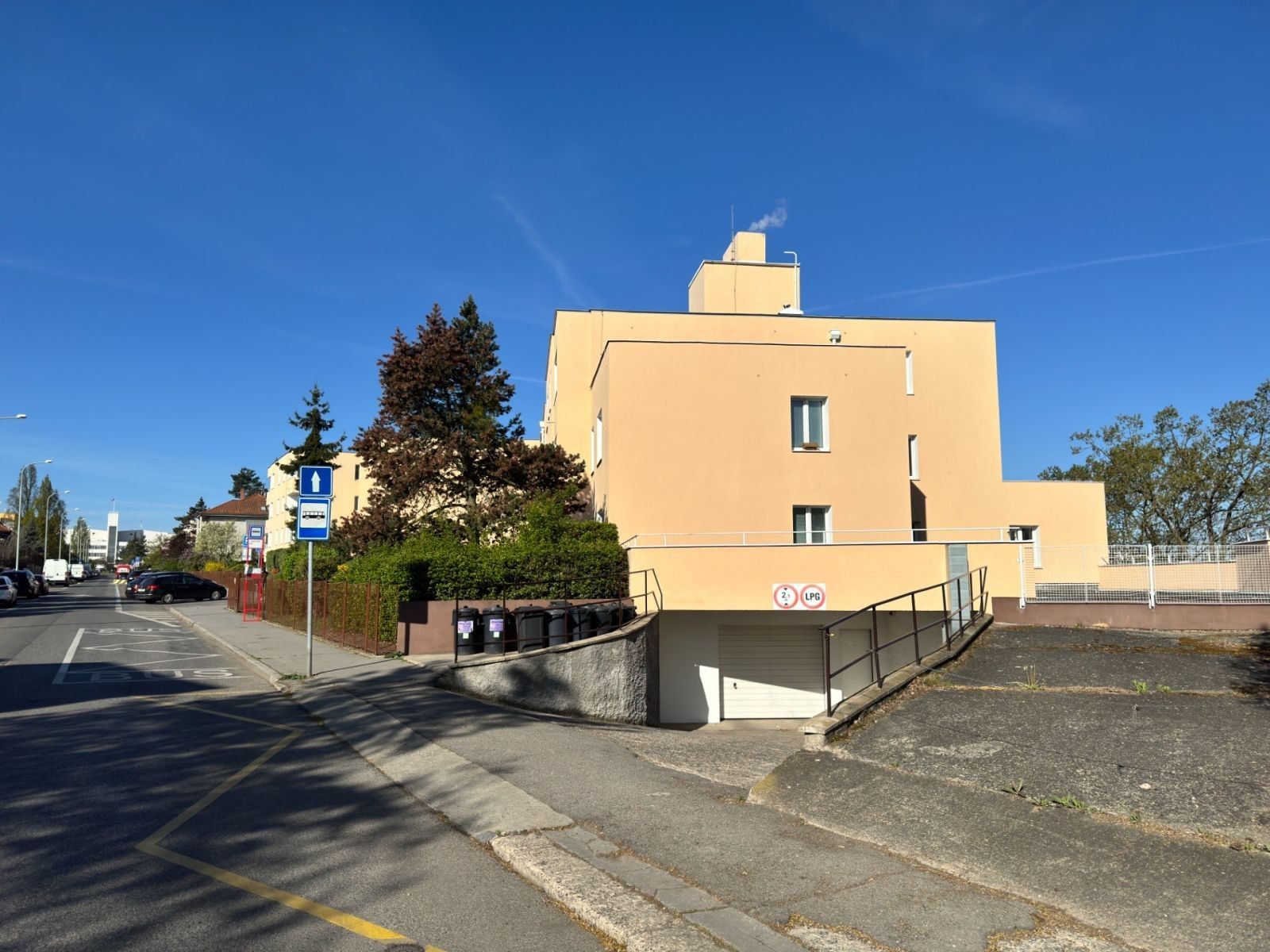 Garáže, Lumiérů, Praha - Hlubočepy, 15 m² - 1