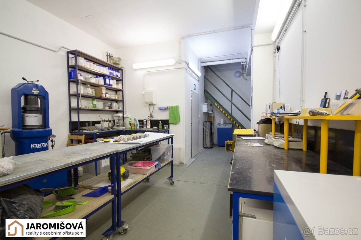 Sklady, Praha, 143 00