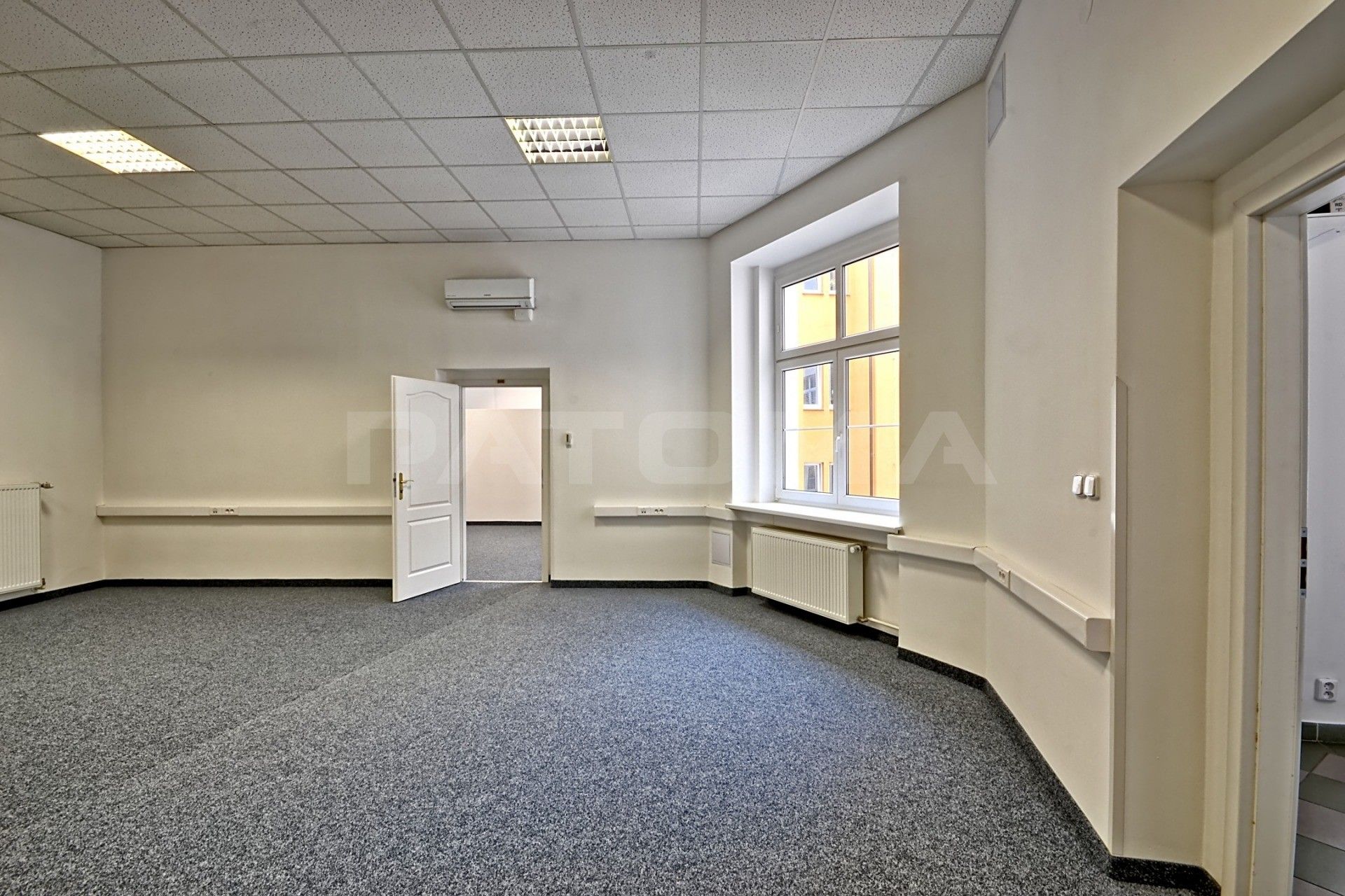 Pronájem kancelář - Opletalova, Praha, 135 m²
