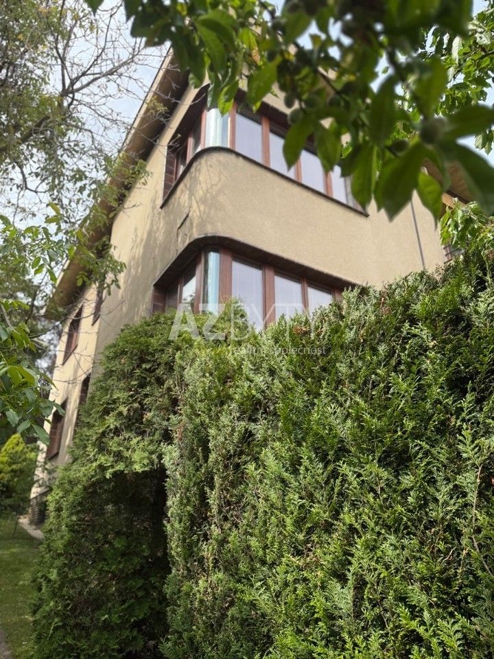 Vily, Komornická, Praha, 290 m²