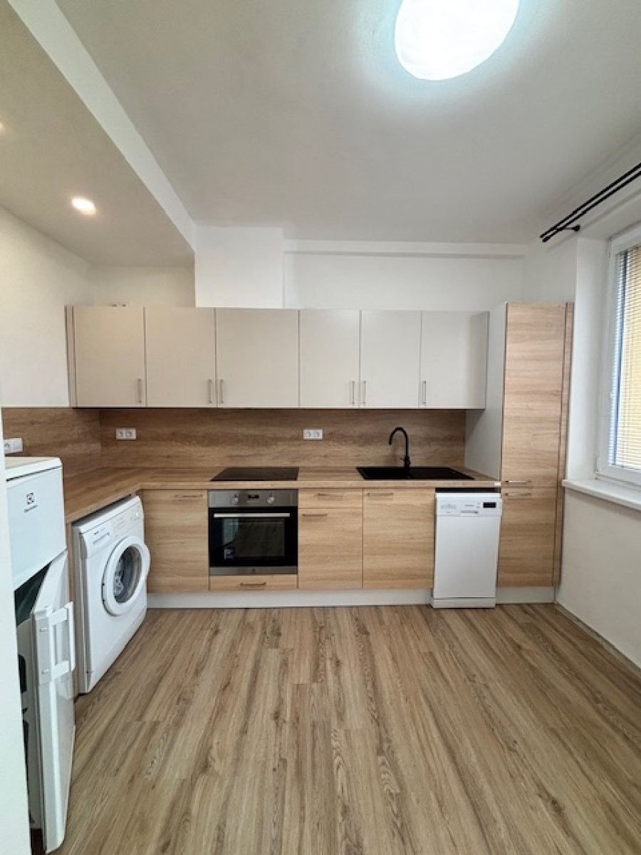 2+1, Benešovo náměstí, Pardubice, 59 m²