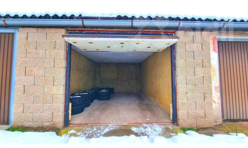 Prodej garáž - Kněževes, 19 m²