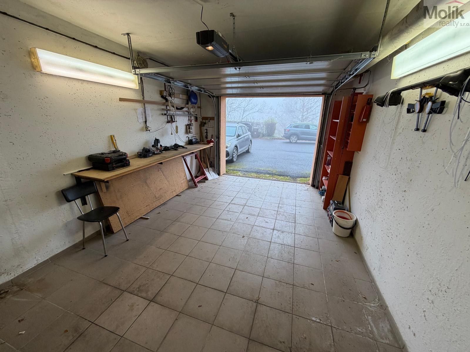 Garáže, Nad parkem, Meziboří, 20 m²