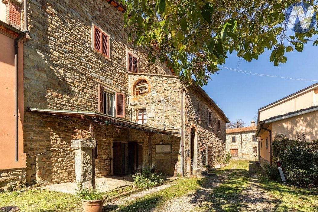 Rodinné domy, 987 66, Zahraničí