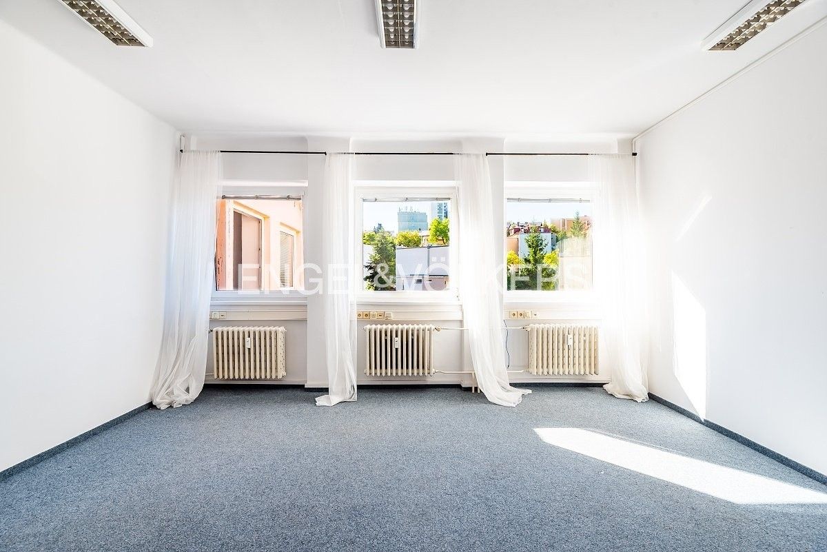 Pronájem kancelář - Jeremenkova, Praha, 34 m²