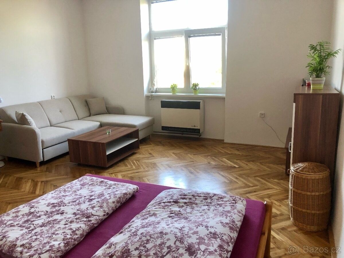 Byty, Břeclav, 690 02