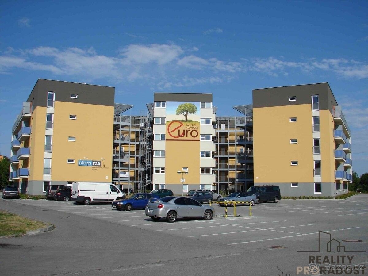 Garáže, Břeclav, 690 02