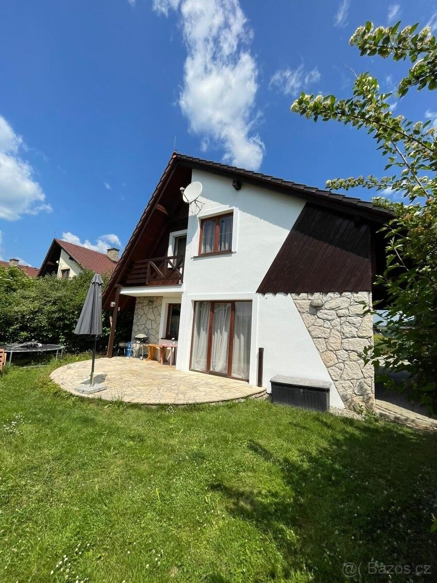 Rodinné domy, 987 65, Slovensko