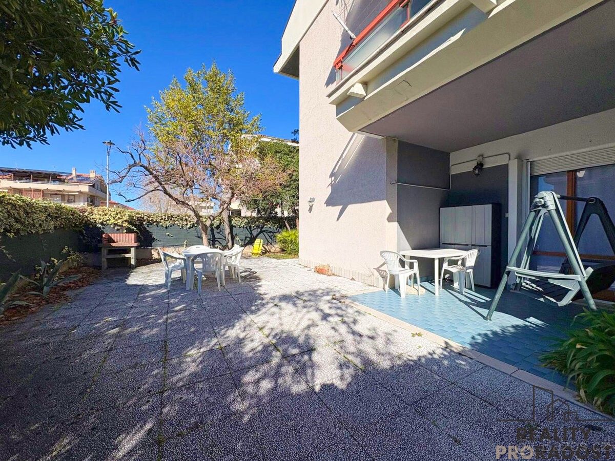 Byty, 987 66, Zahraničí