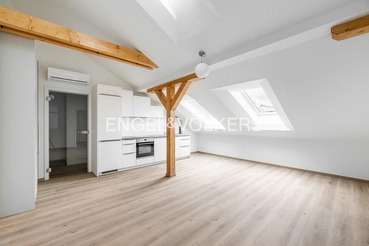 2+kk, Václavské náměstí, Praha, 63 m²